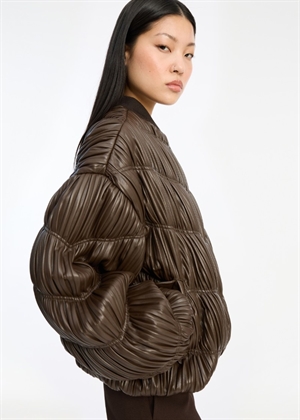 Pleated bomber jakke Chocolate Brown ROTATE By Birger Christensen 